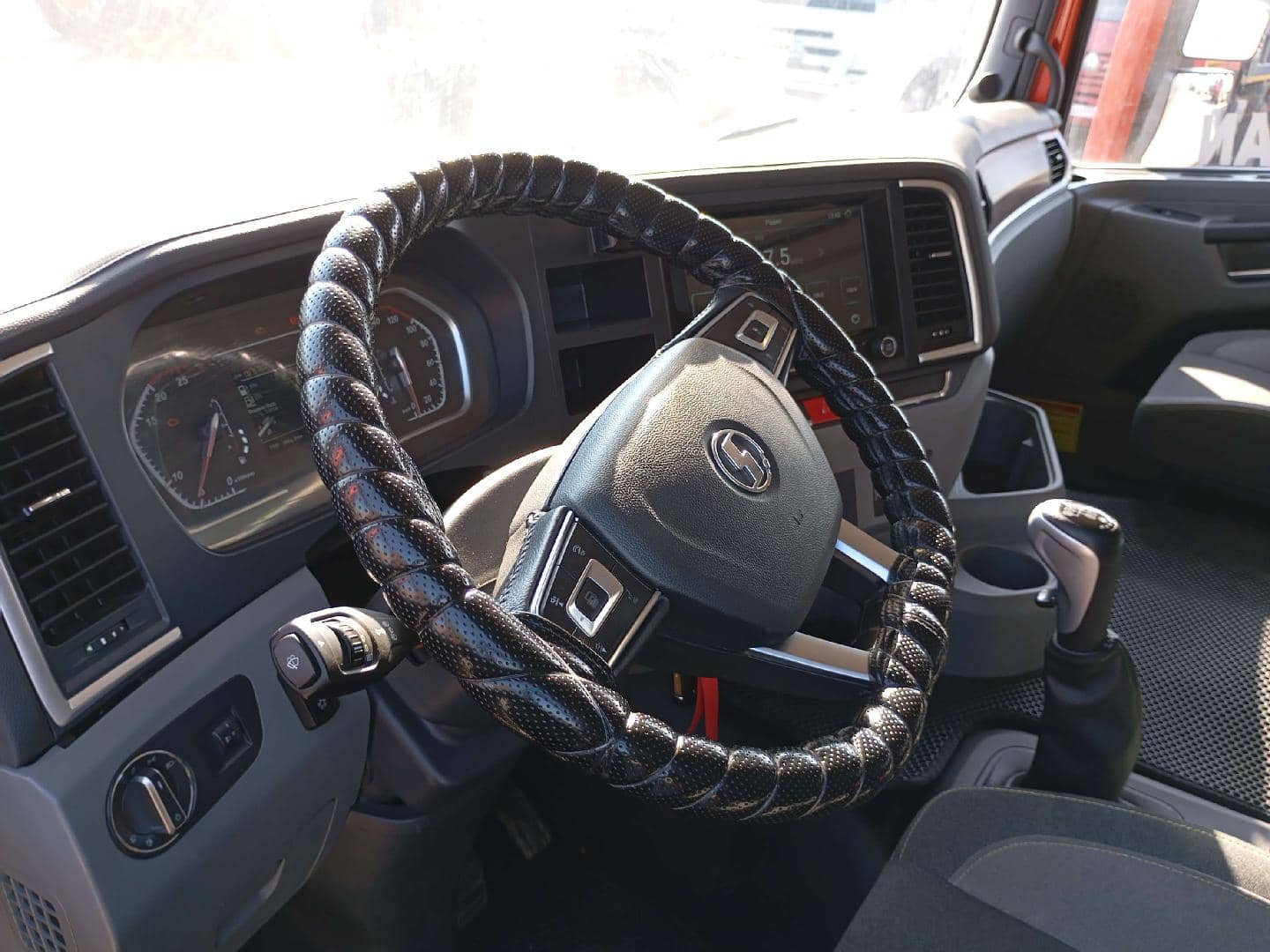 Shacman SX32586V384,  59 651 км, 2024 года в лизинг