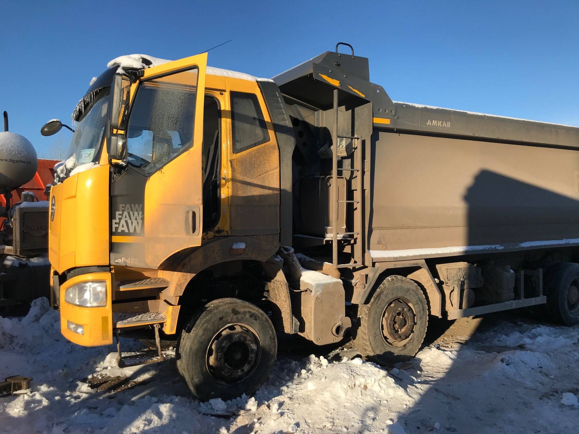 FAW CA3310P66K24T4E5 8х4,  100 000 км, 2021 года