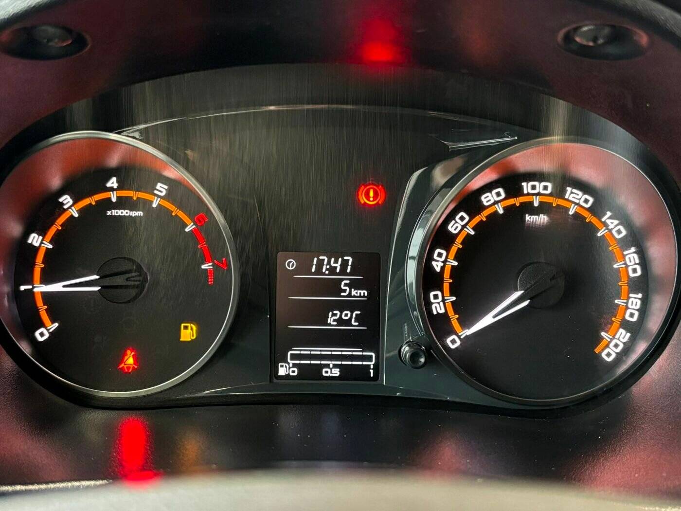 Lada Granta седан Classic 24 Кондиционер 1.6 90hp 5MT