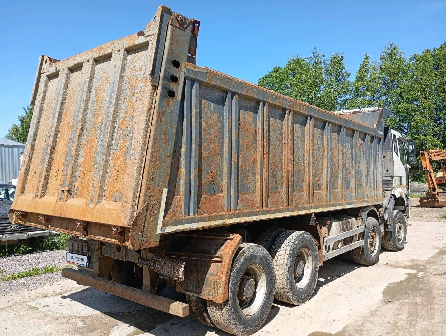 FAW CA3310P66K2T1E5 8х4,  273 639 км, 2023 года в лизинг