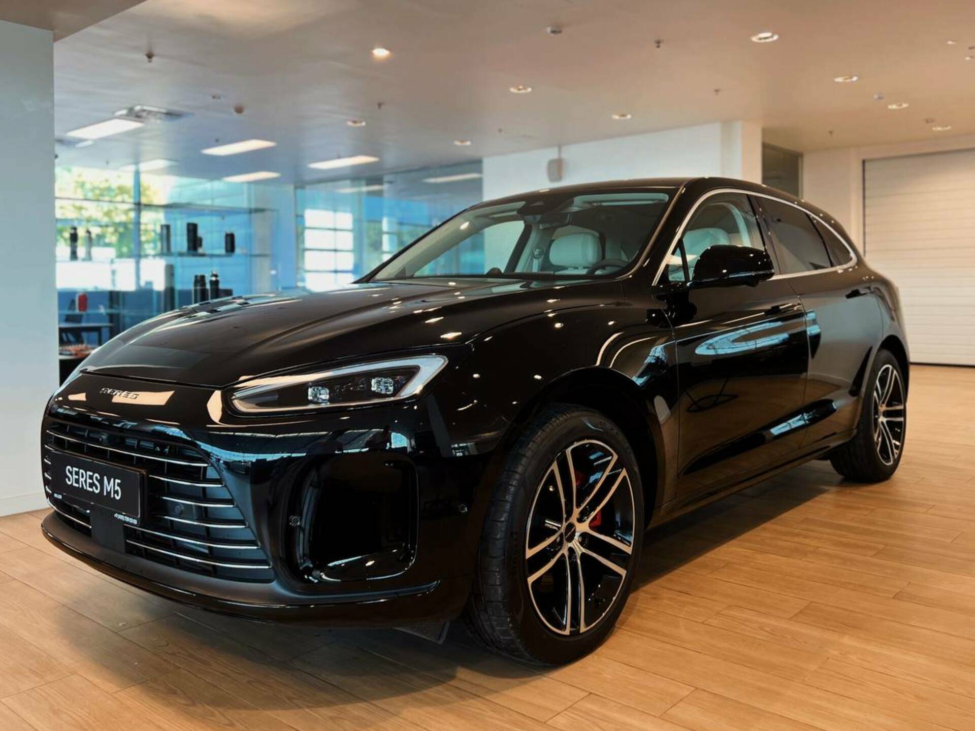 Seres M5 Premium 1.5hyb AT 4WD