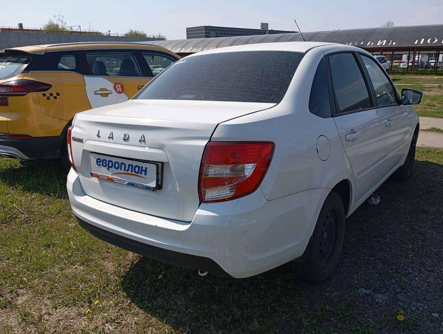 Lada Granta седан,  129 817 км, 2023 года в лизинг