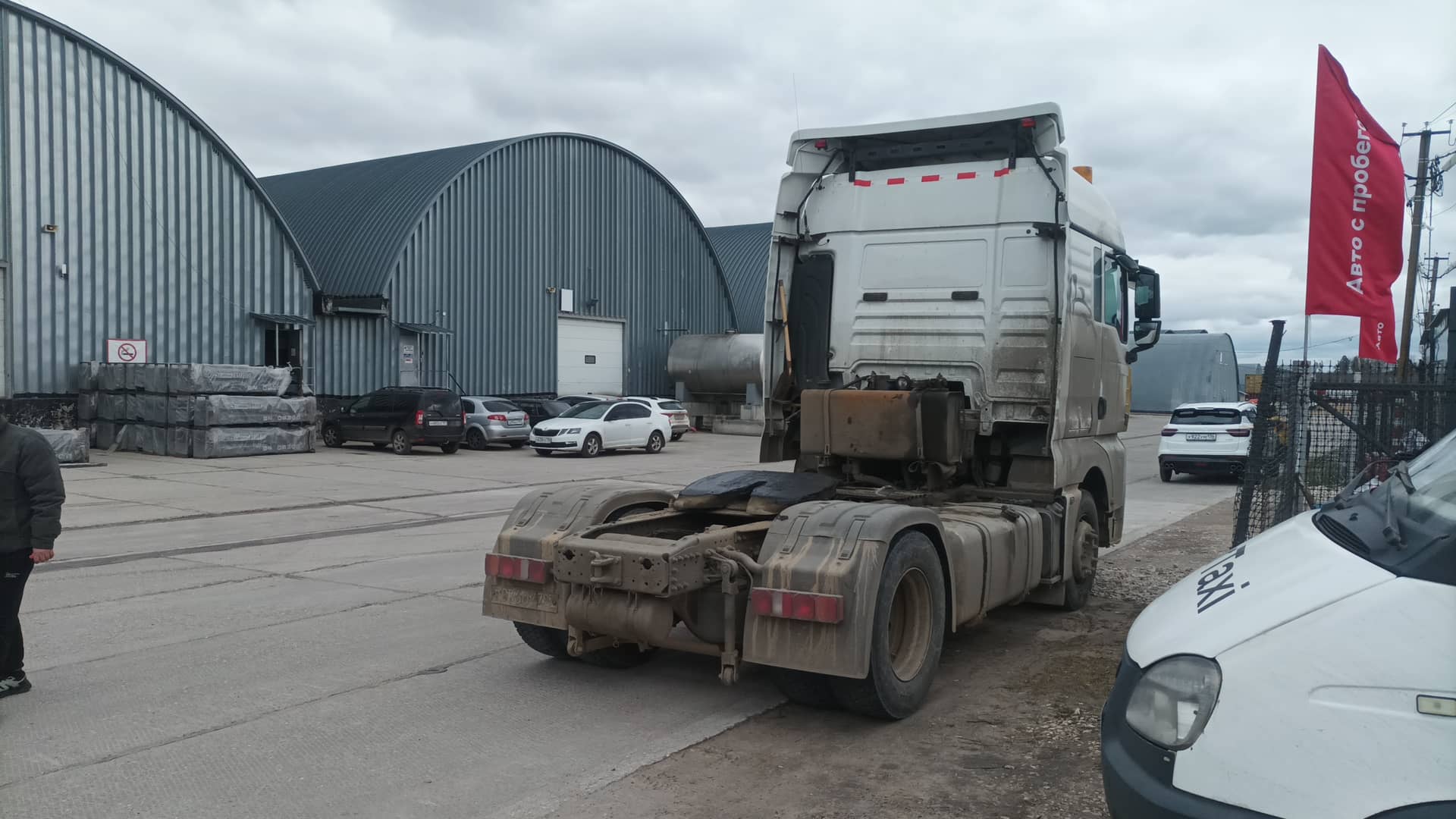 Sitrak C7H 4x2 ZZ4186V361HE,  398 749 км, 2023 года в лизинг
