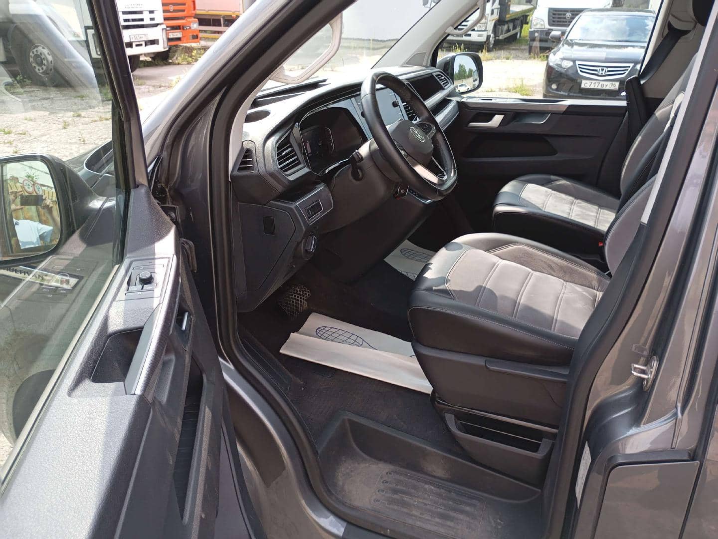 Volkswagen Multivan,  53 860 км, 2023 года в лизинг