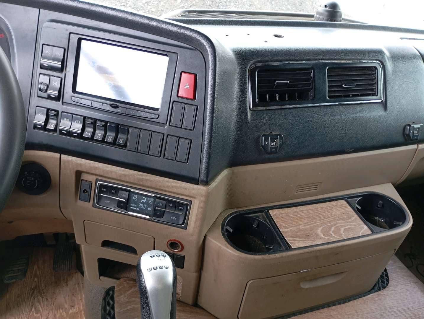 HOWO ZZ3256V384GE 6x4,  110 361 км, 2024 года в лизинг