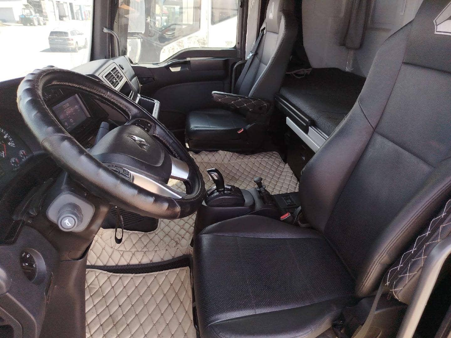 Sitrak ZZ4186V391HE,  217 749 км, 2023 года в лизинг
