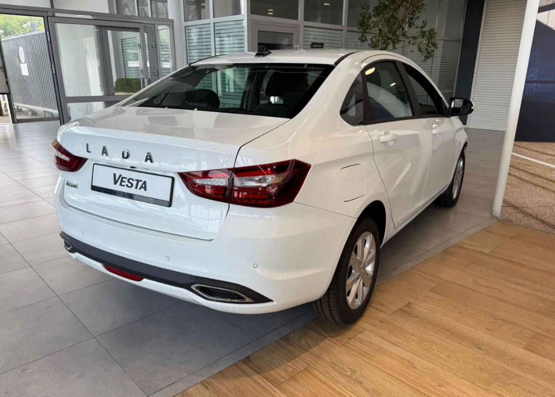 Lada Vesta седан Enjoy 24 1.8 122hp AT
