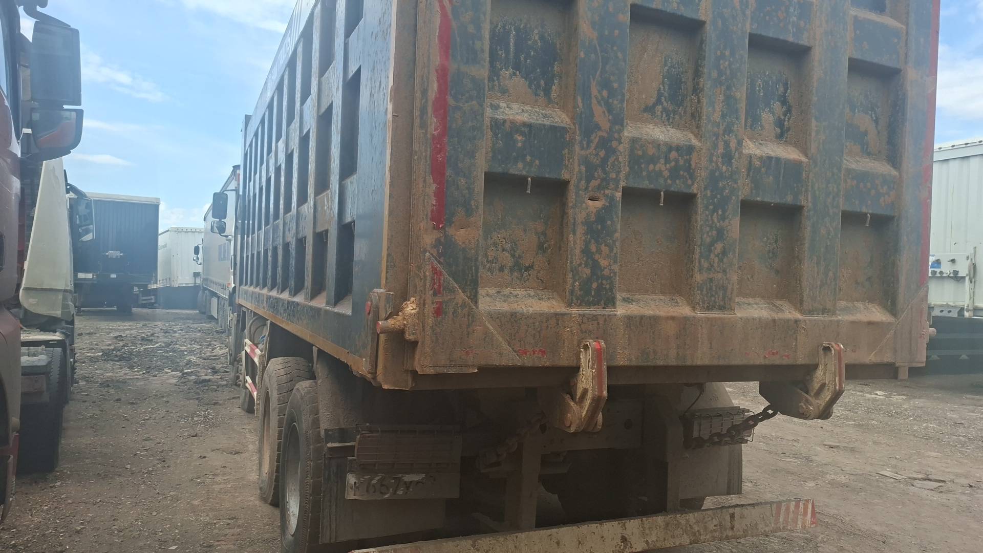 FAW CA3310P66K24T4E5 8х4,  107 428 км, 2022 года в лизинг