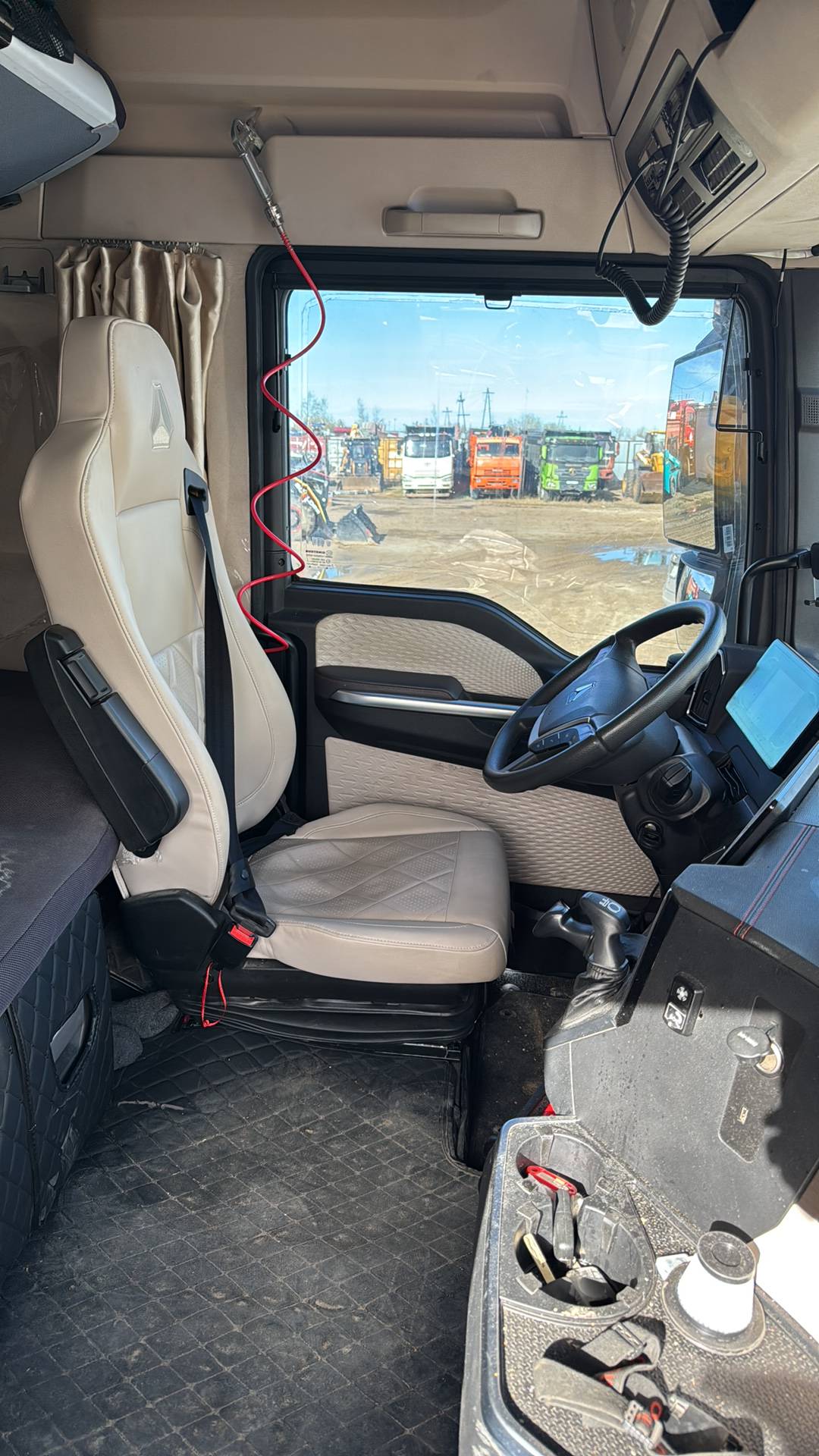 Sitrak С7Н MAX 6×4 ZZ4256V364HE,  122 499 км, 2023 года в лизинг