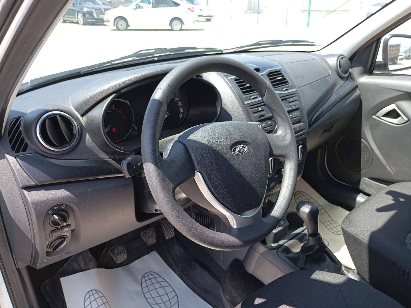 Lada Granta лифтбек,  12 388 км, 2024 года в лизинг