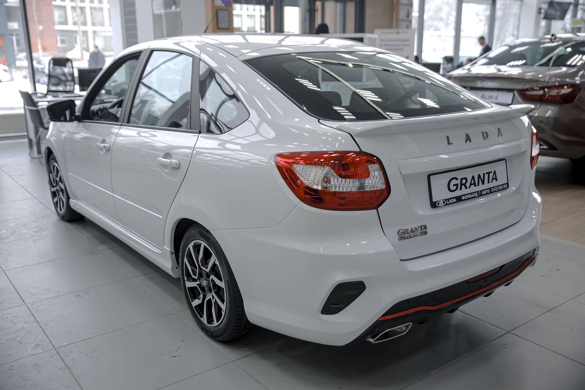 Lada Granta Sportline седан Comfort 24 1.6 106hp 5MT