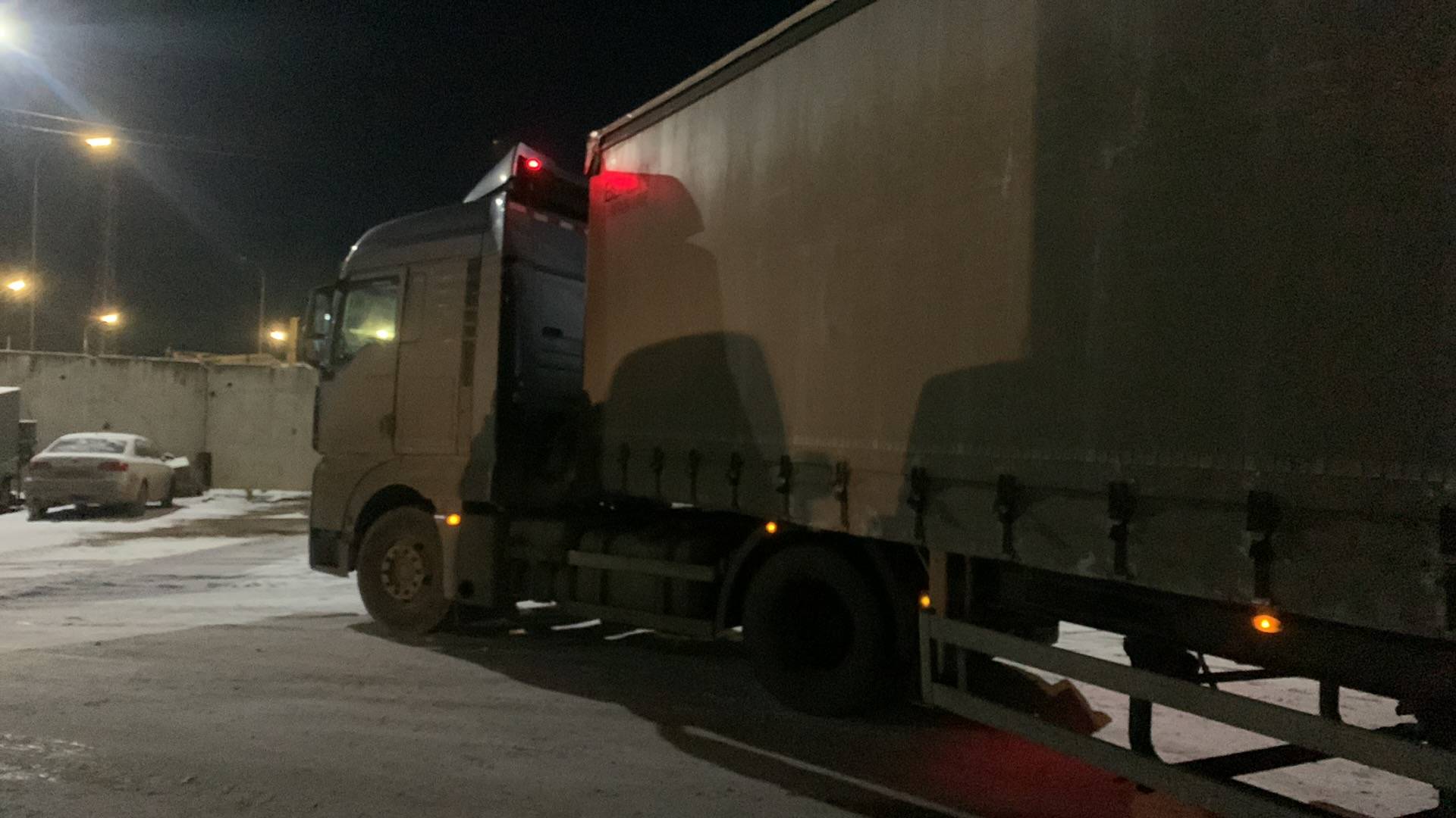 Sitrak C7H 4x2 ZZ4186V361HE,  507 165 км, 2023 года в лизинг