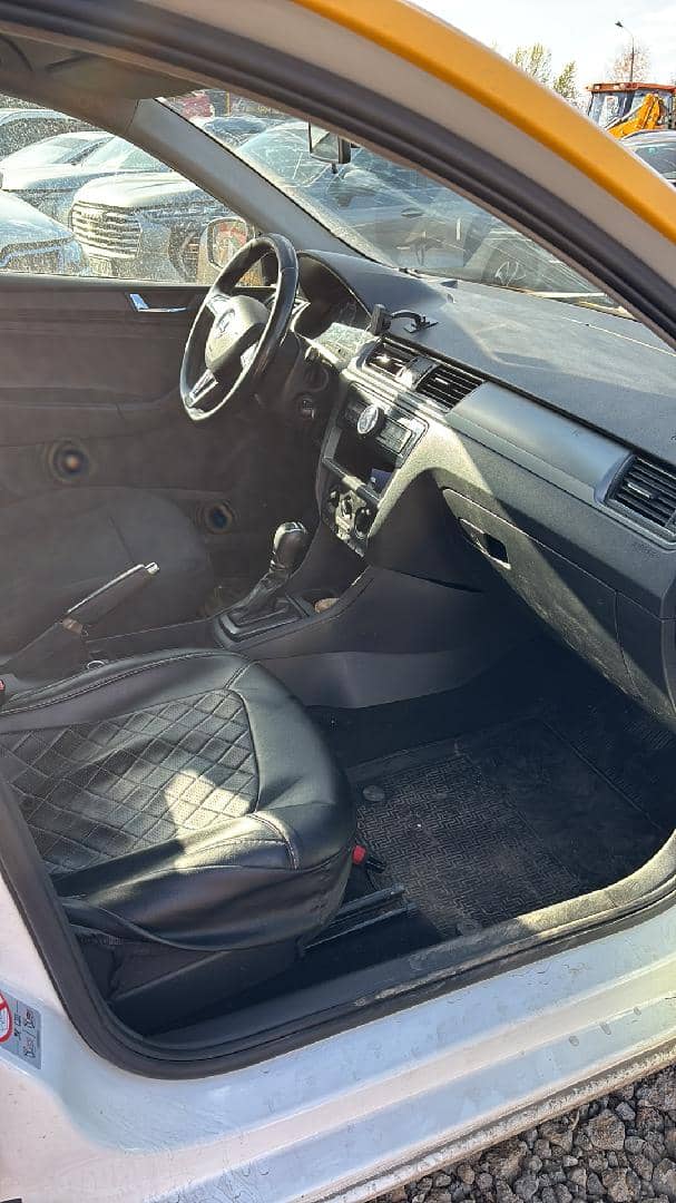 Skoda Rapid,  302 930 км, 2019 года