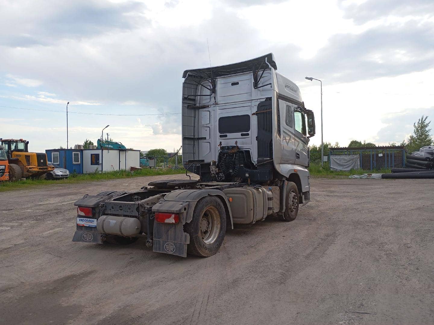 FAW CA4180P77K25E5 4x2,  368 980 км, 2023 года в лизинг