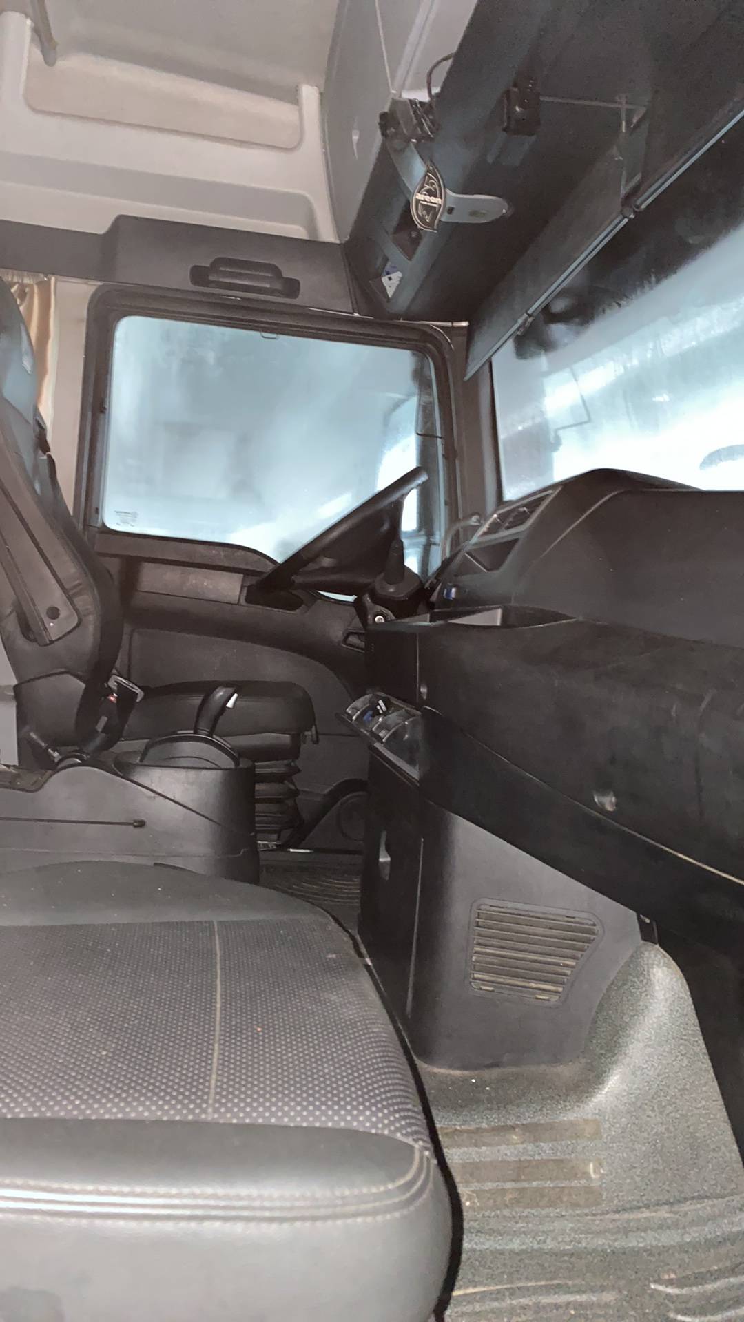 Sitrak C7H 4x2 ZZ4186V361HE,  369 933 км, 2023 года в лизинг