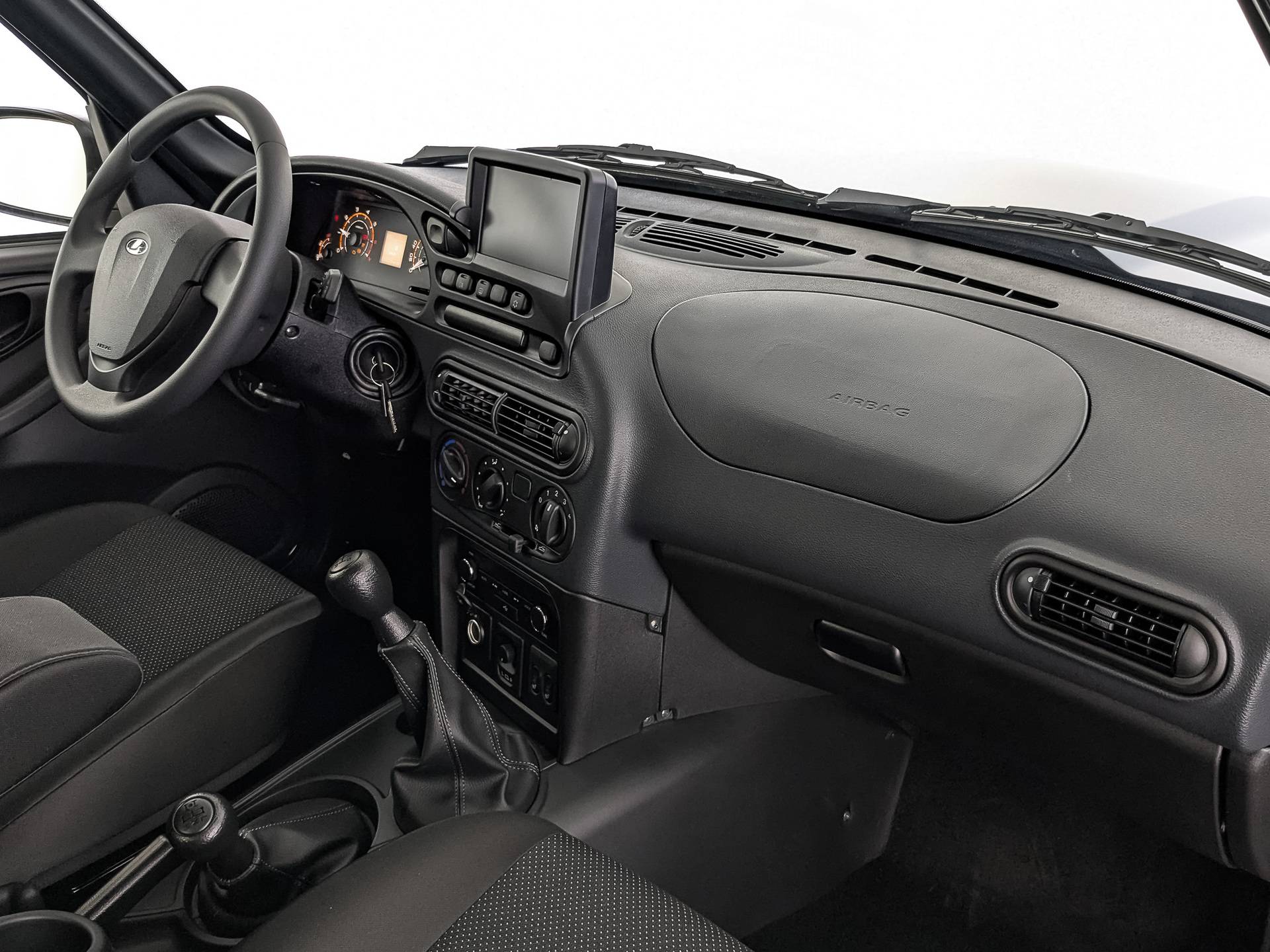 Lada Niva Travel Комфорт 24 Мультимедиа 1.7 80 л.с. МТ (Comfort 24 MMS)