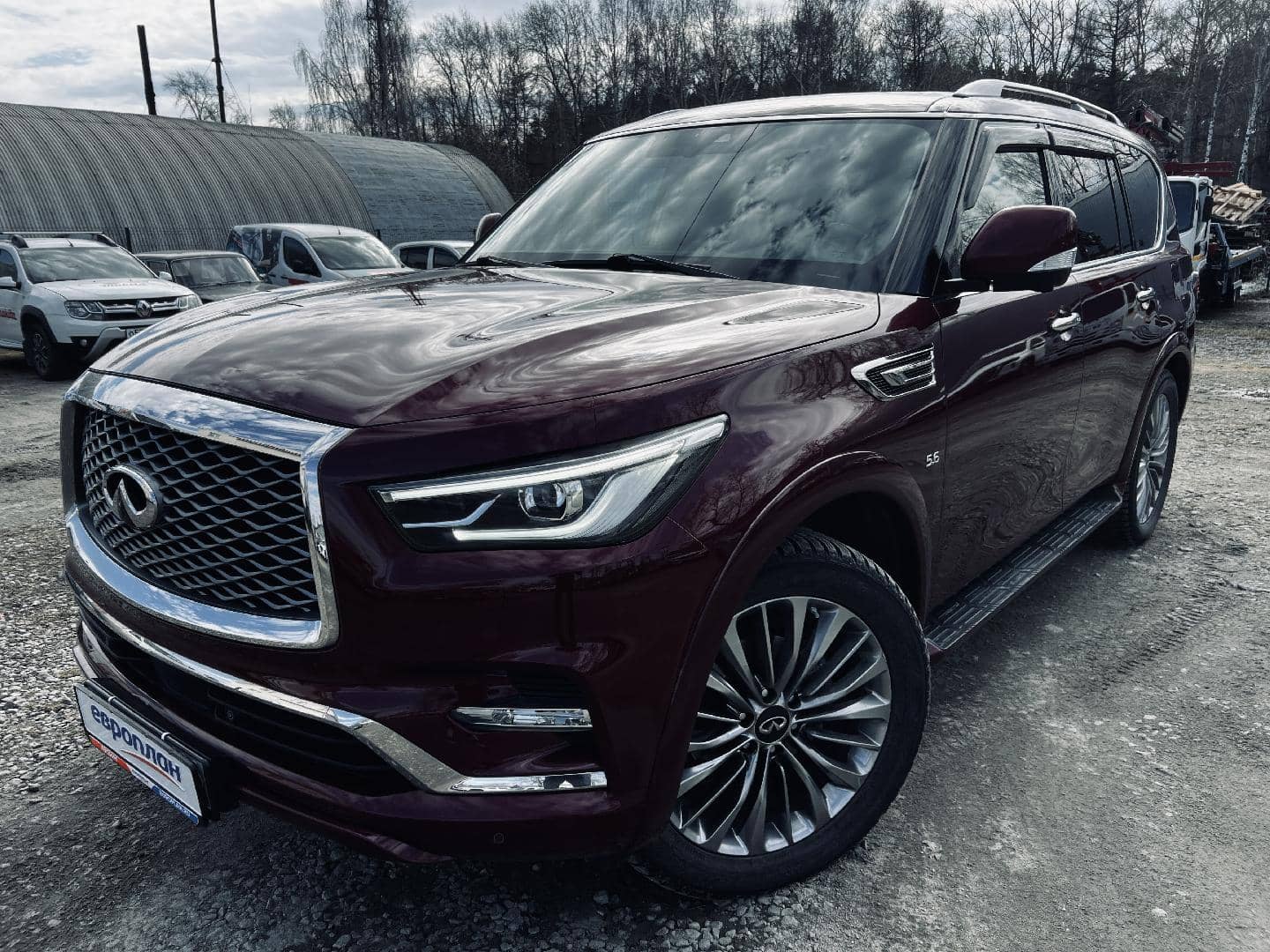 INFINITI QX80