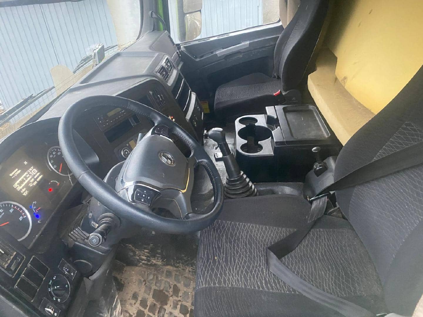 Shacman SX33186T366C,  165 608 км, 2022 года в лизинг