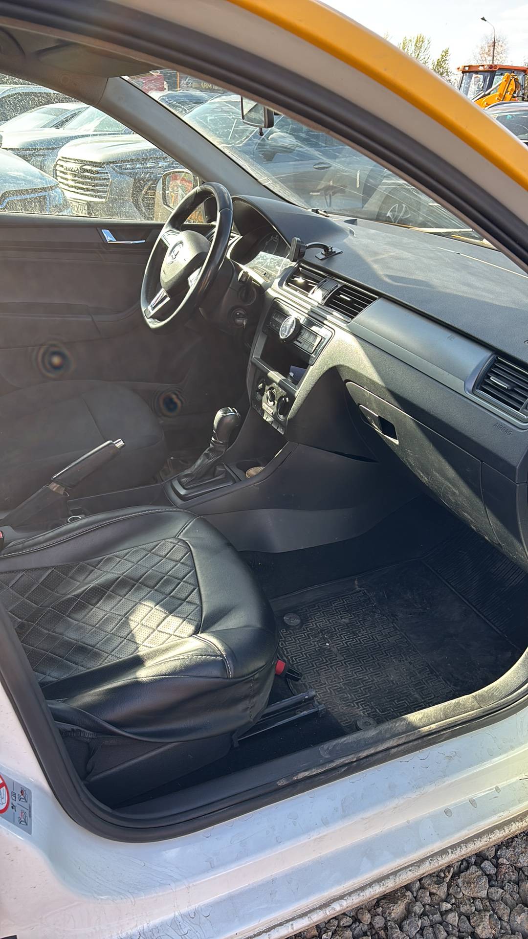 Skoda Rapid,  302 930 км, 2019 года