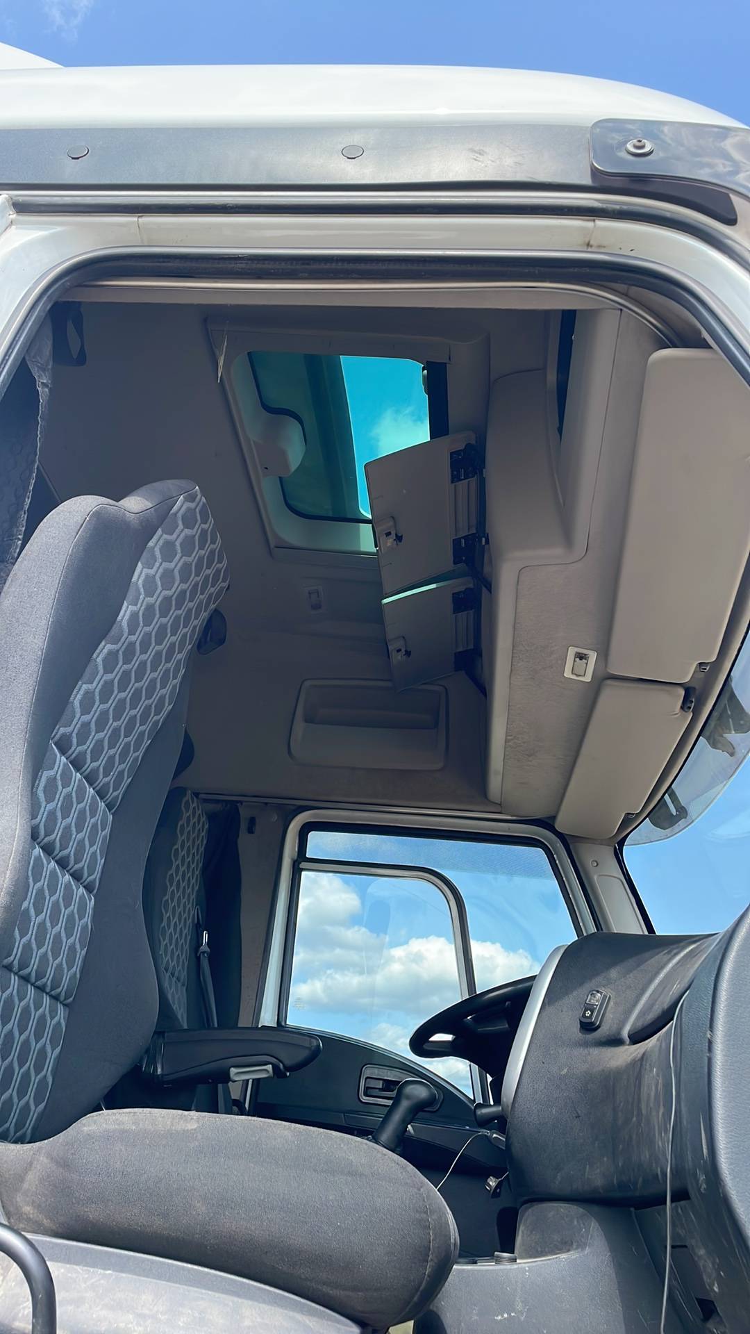 Ford CARGO 1848MТ XHR 4x2,  664 880 км, 2019 года в лизинг