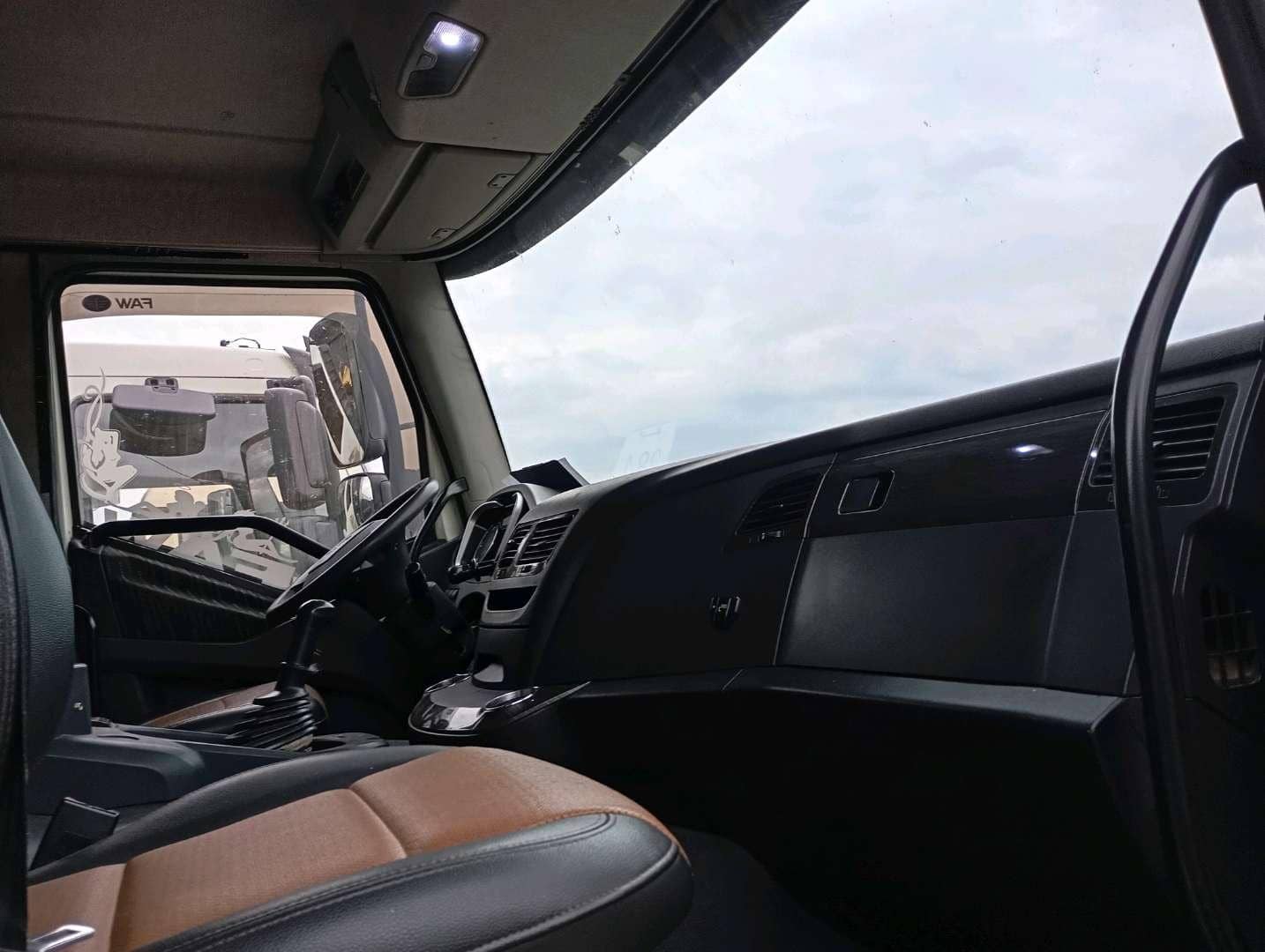 FAW CA3250P66K24T1E5 6х4,  115 275 км, 2022 года в лизинг