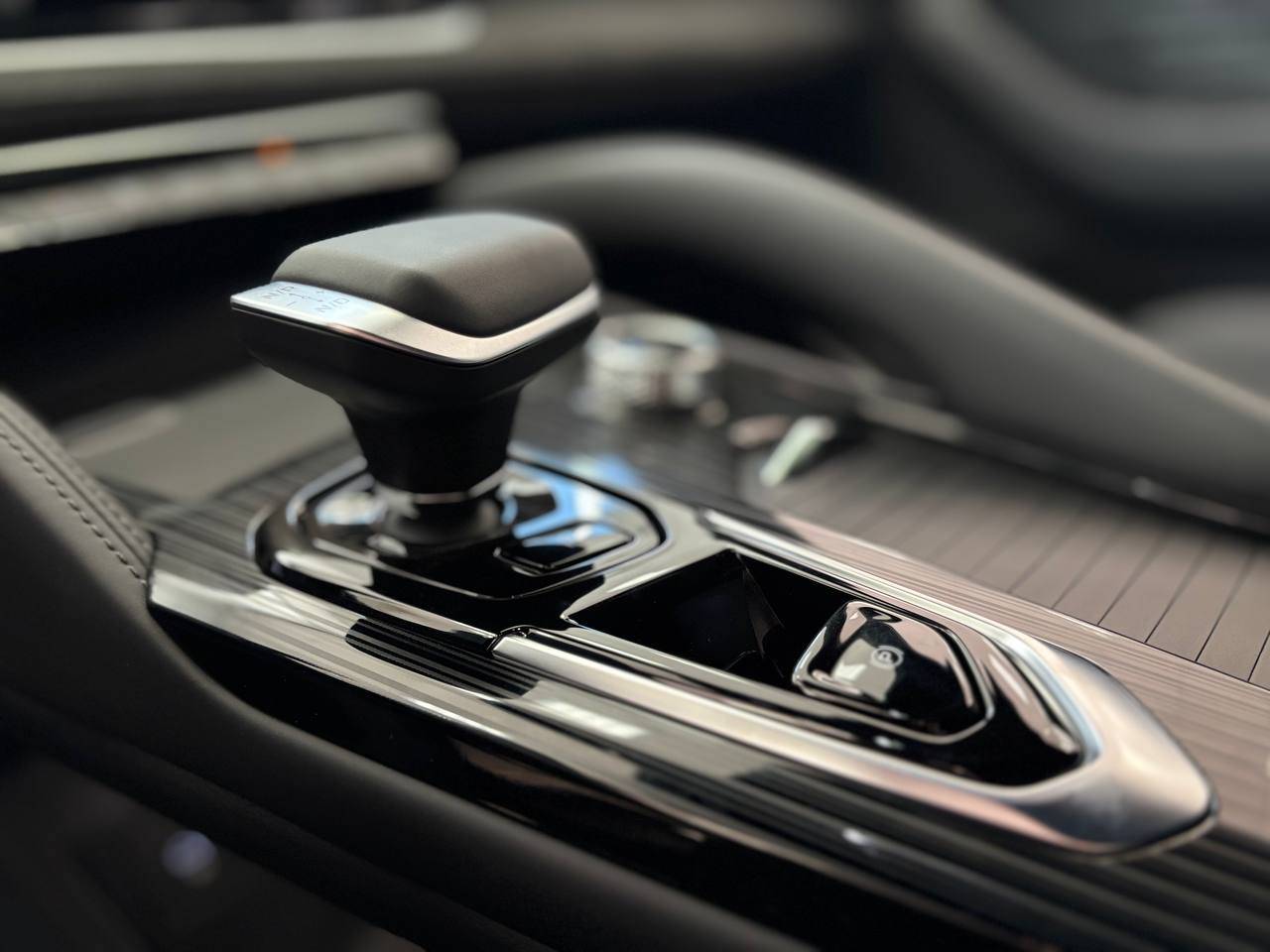 Geely Monjaro Flagship 2.0T (238 hp) 8AT 4WD