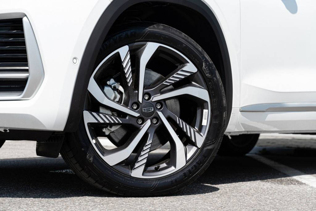 Geely Monjaro Flagship 2.0T (238 hp) 8AT 4WD