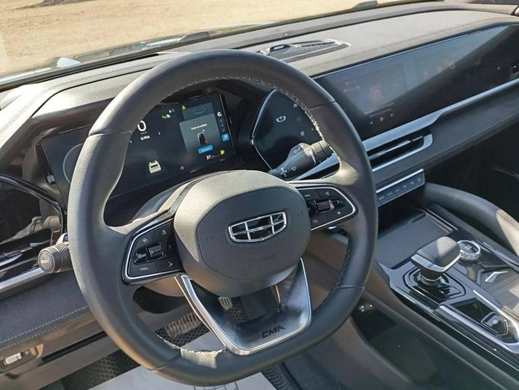 Geely Monjaro,  58 646 км, 2024 года в лизинг