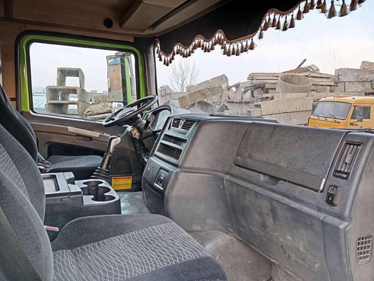 Shacman SX331863366 (скальный кузов),  153 012 км, 2022 года в лизинг