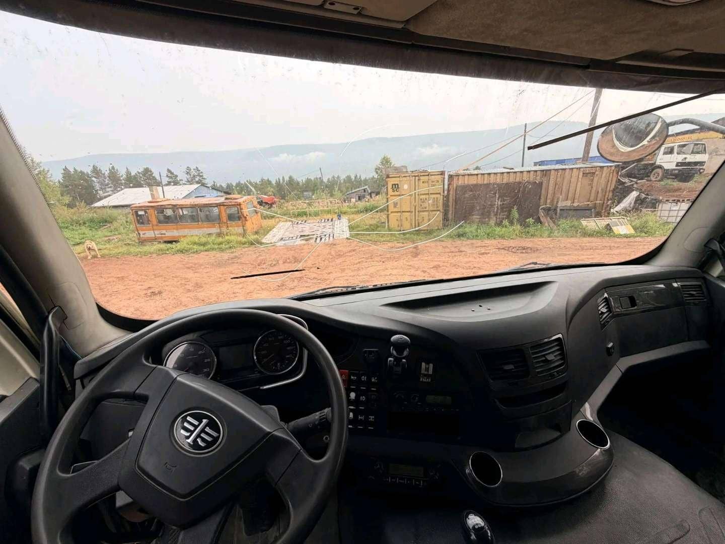 FAW CA3310P66K24T4E4 8x4 (E4),  200 000 км, 2023 года в лизинг