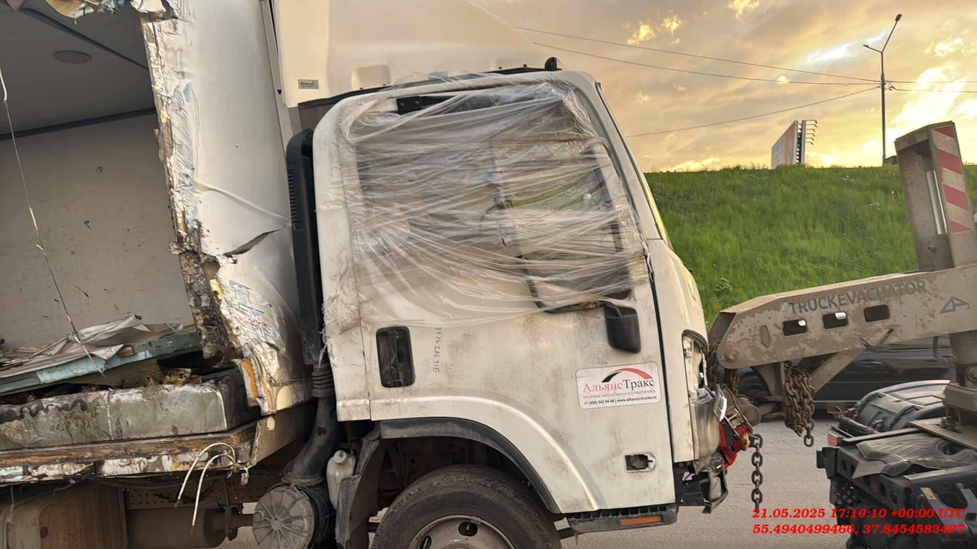 ISUZU NPR75LK,  320 000 км, 2019 года