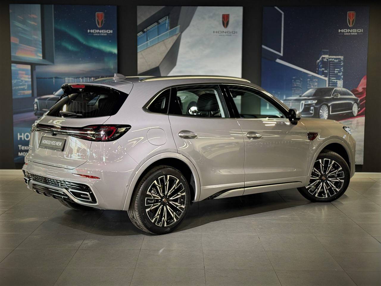 Hongqi HS5 Deluxe 2.0T AWD