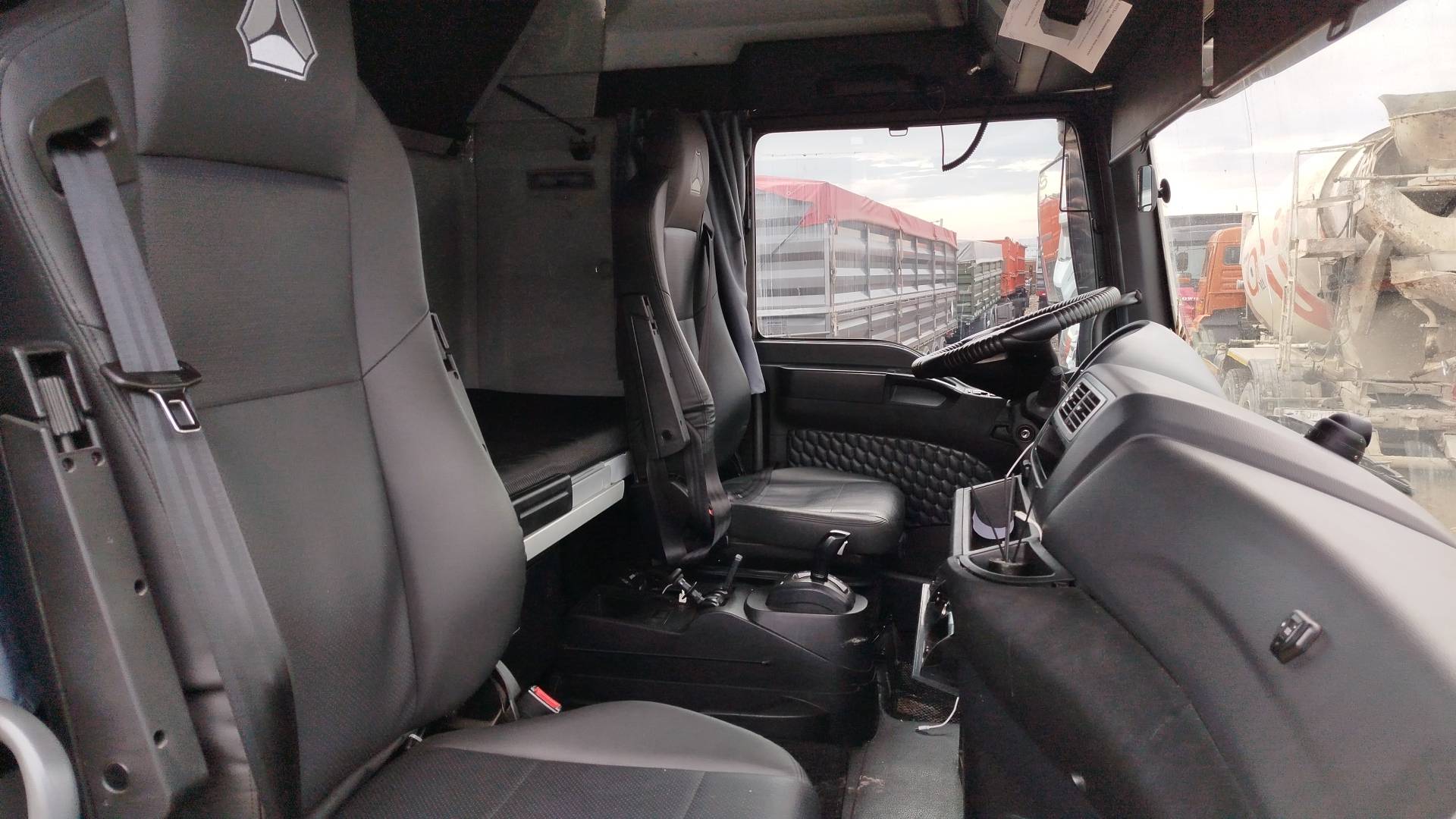 Sitrak C7H 4x2 ZZ4186V361HE,  325 893 км, 2023 года в лизинг