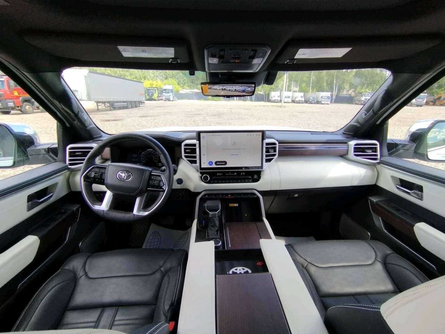 Toyota Sequoia,  25 194 км, 2024 года в лизинг