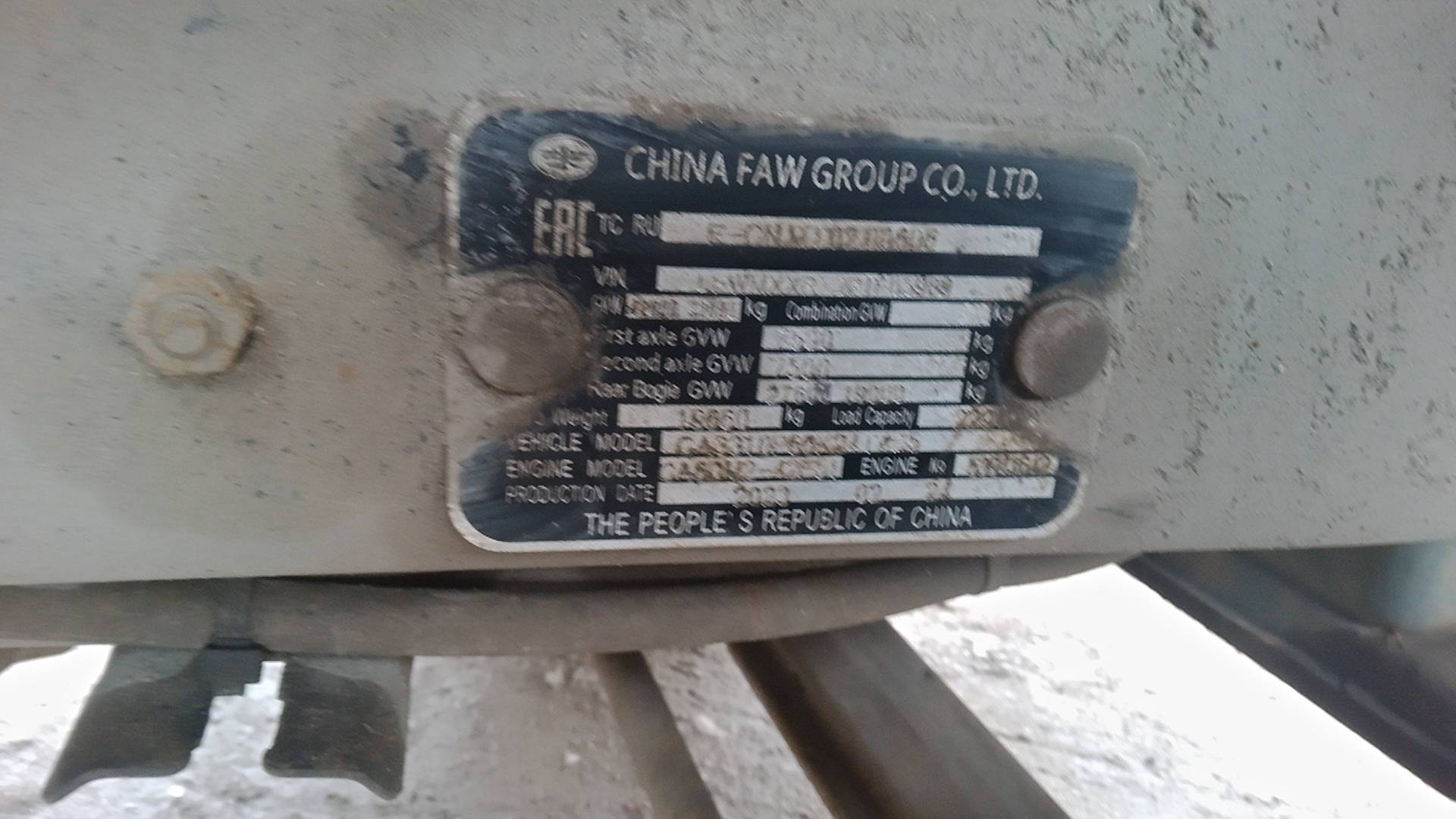 FAW CA3310P66K24T4E5 8х4,  113 178 км, 2023 года в лизинг