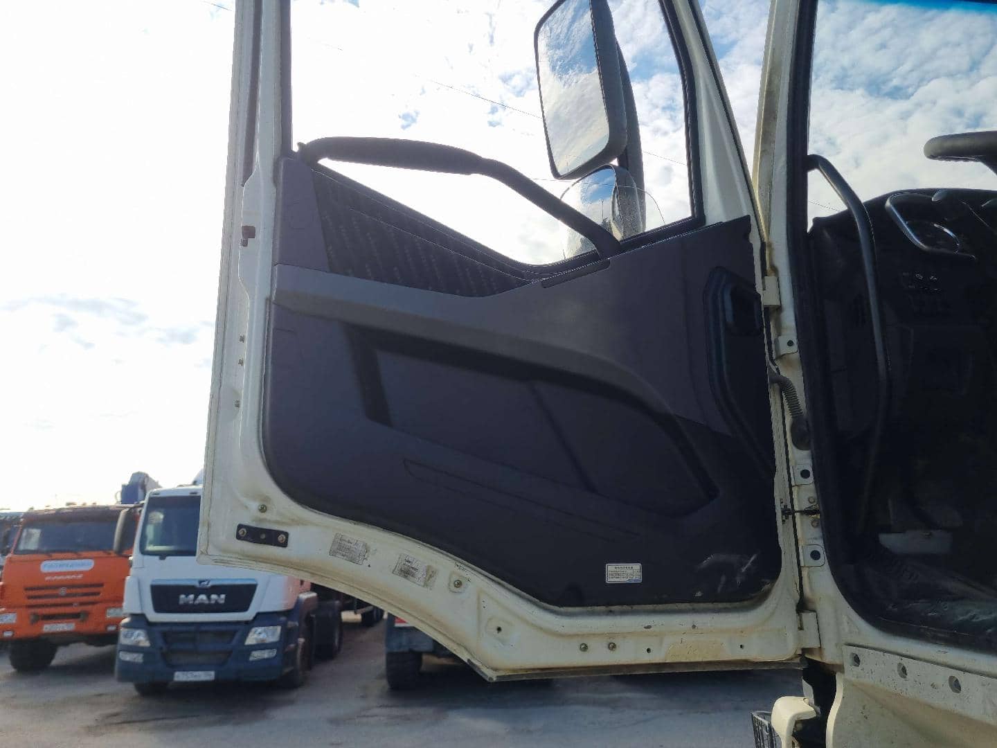FAW CA3250P66K24L1TE5 6x6,  121 603 км, 2023 года в лизинг