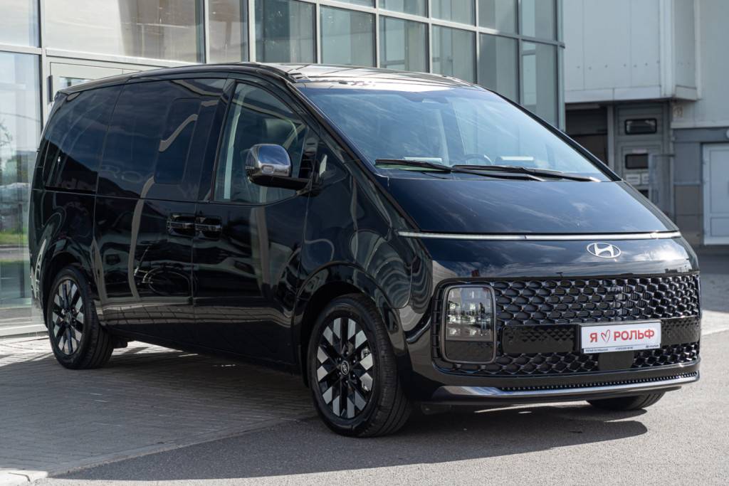 Hyundai Staria Luxe 2.2 CRDi 8AT 4WD