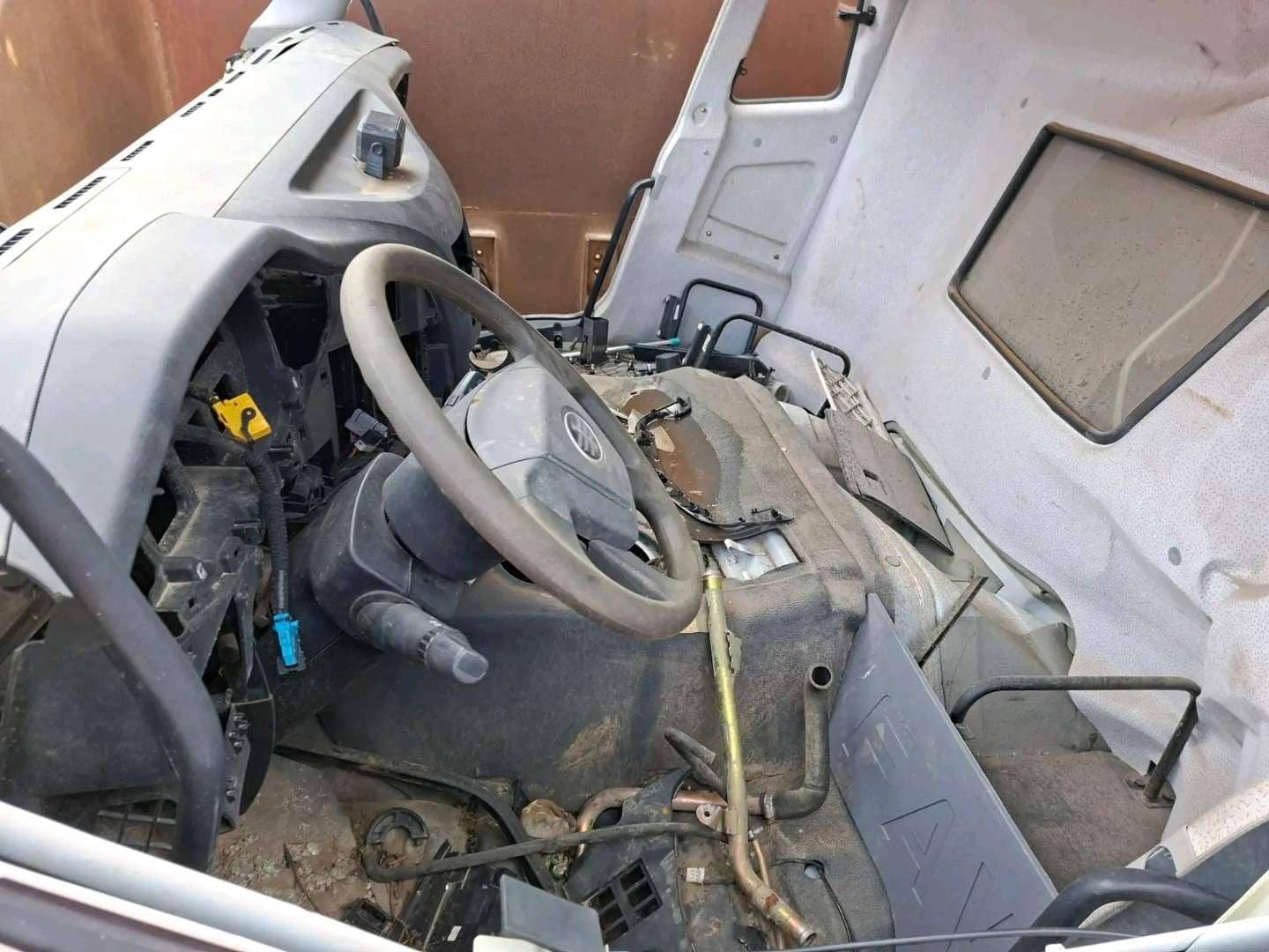 FAW CA3310P66K24T4E5 8х4, 2023 года в лизинг