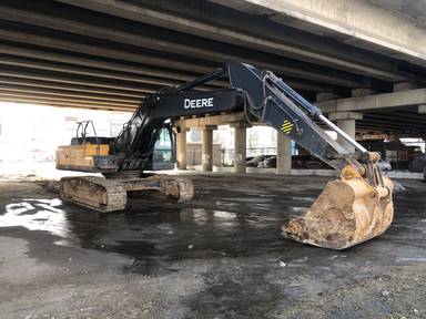 John Deere E330LC