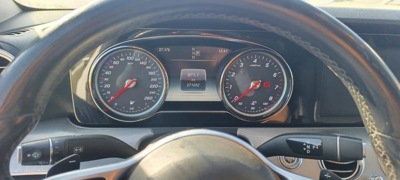 Mercedes-Benz E седан,  271 052 км, 2018 года в лизинг