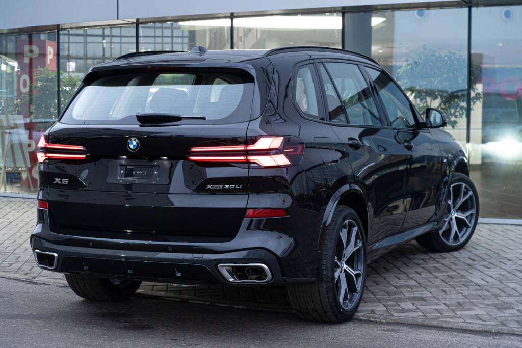 BMW X5 xDrive30Li AT Premium M Sport
