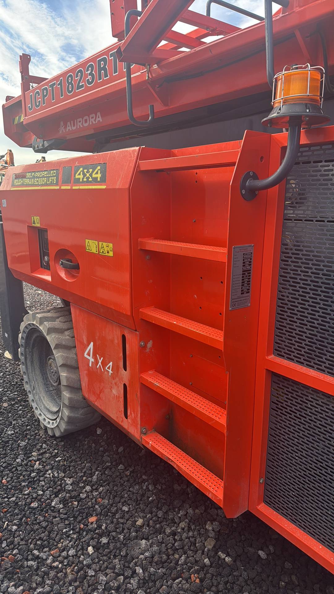 Dingli JCPT1823RTB Самоходный ножничный подъемник,  270 км, 2023 года в лизинг