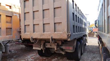 FAW CA3310P66K24T4E5 8х4 специализированный для работы c acфaльтoуклaдчиком