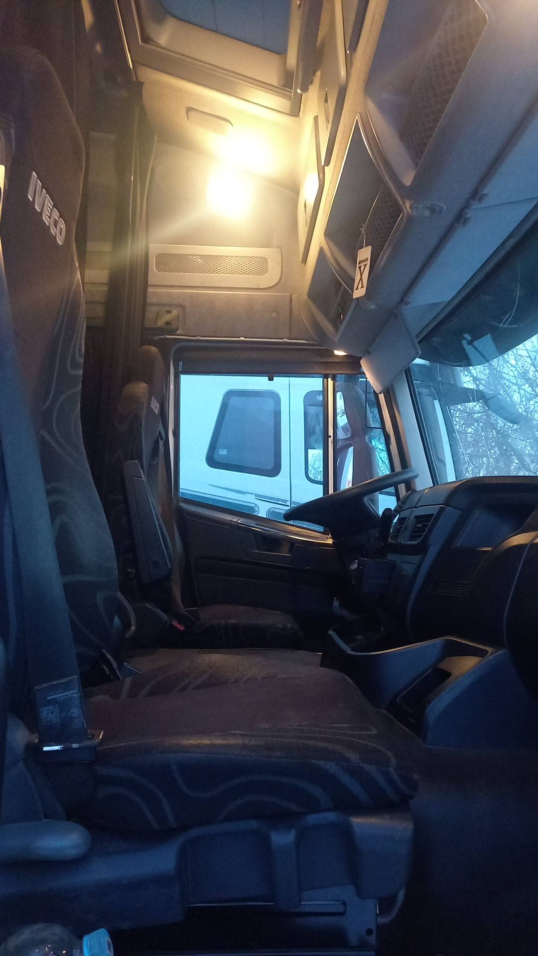 IVECO Stralis AT440S42T/P RR 4x2 (HI-ROAD),  870 000 км, 2018 года в лизинг