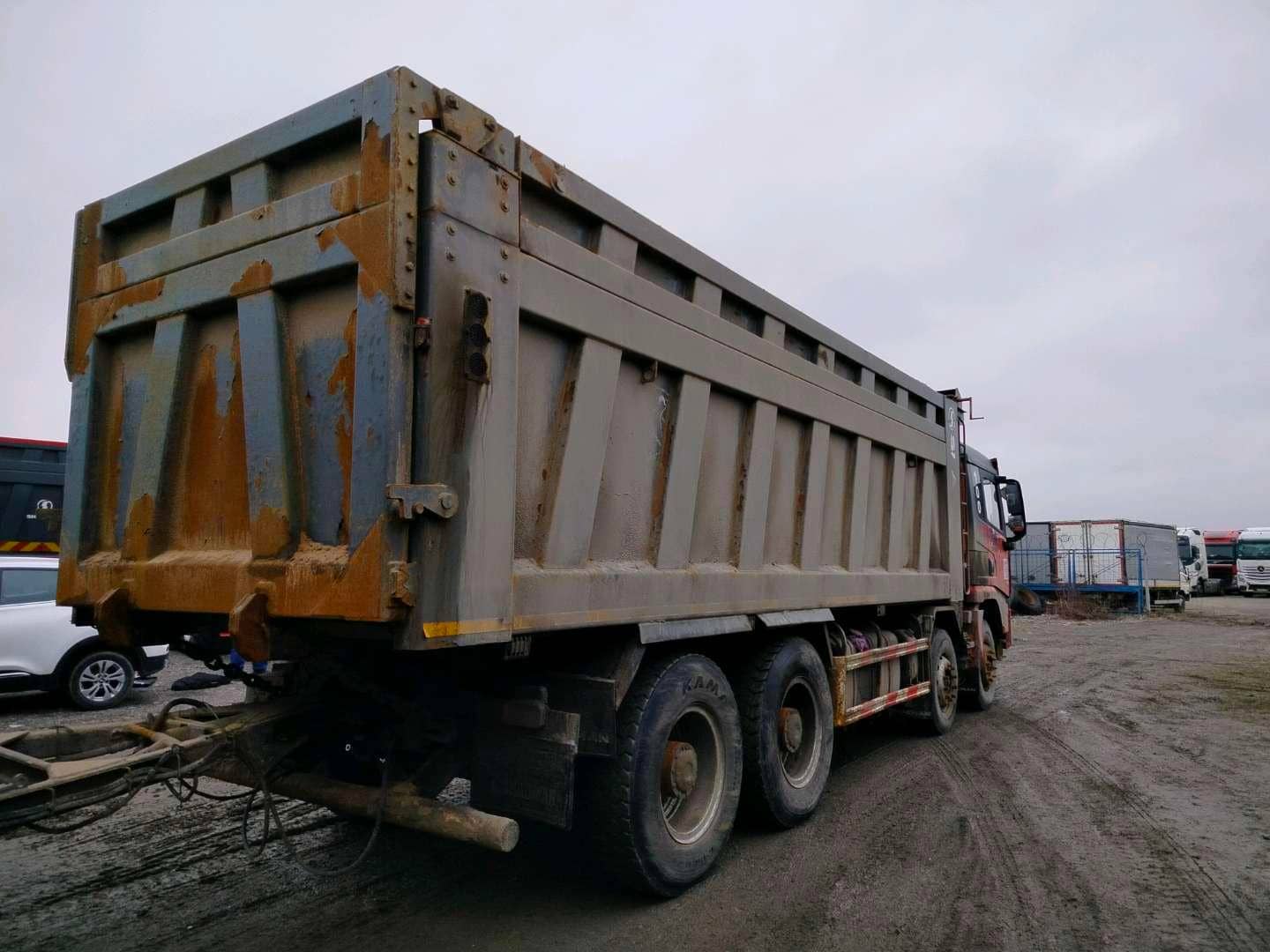 Shacman SX331863366 (скальный кузов),  344 442 км, 2023 года в лизинг