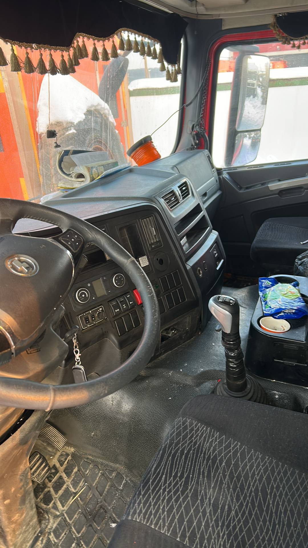 Shacman SX33186W366C,  181 491 км, 2022 года в лизинг