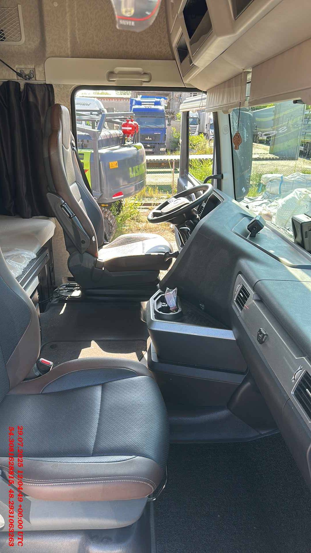 FAW CA4180P77K25E5 4x2,  129 993 км, 2023 года в лизинг