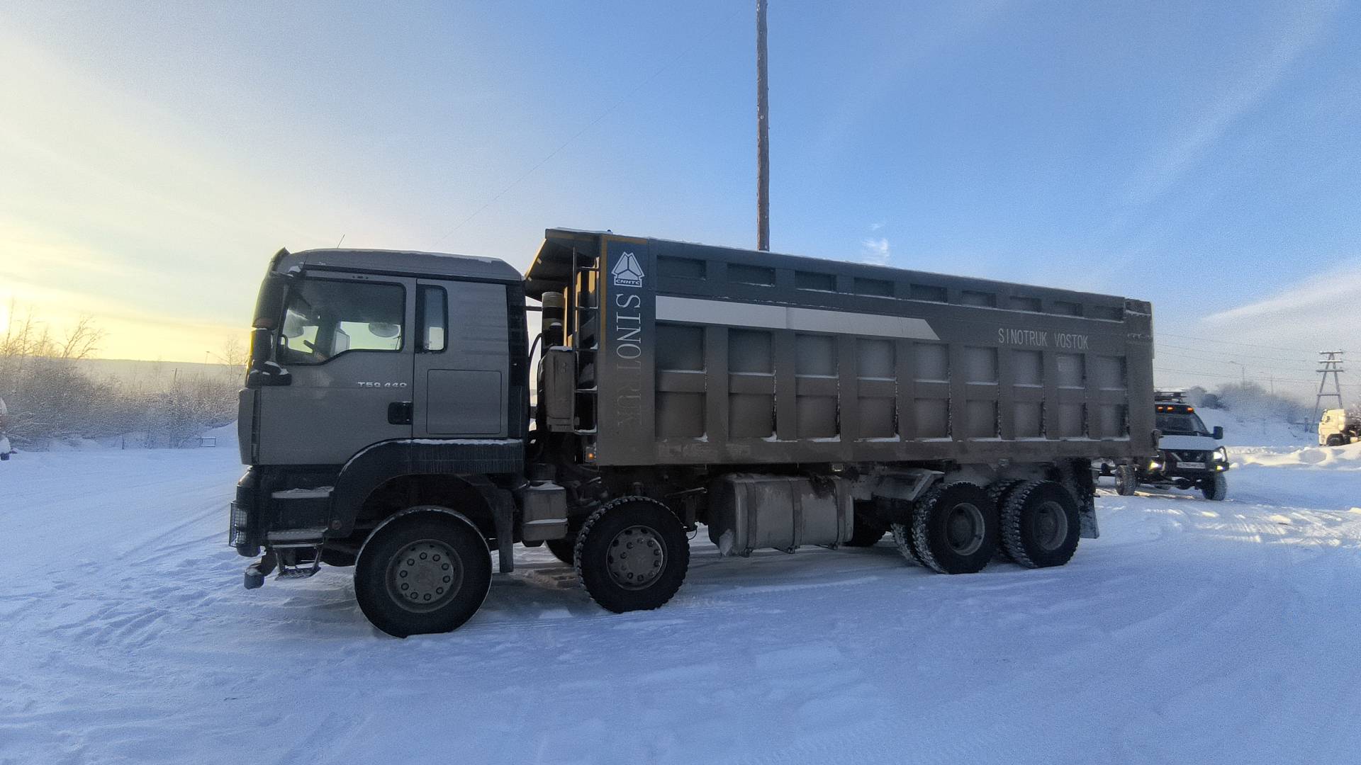 HOWO ZZ3317V386GE1 8х4