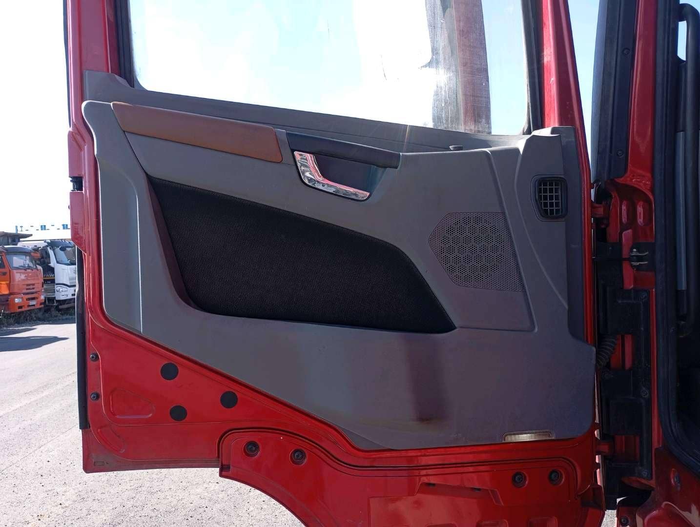 Shacman SX42584V324,  284 999 км, 2023 года в лизинг