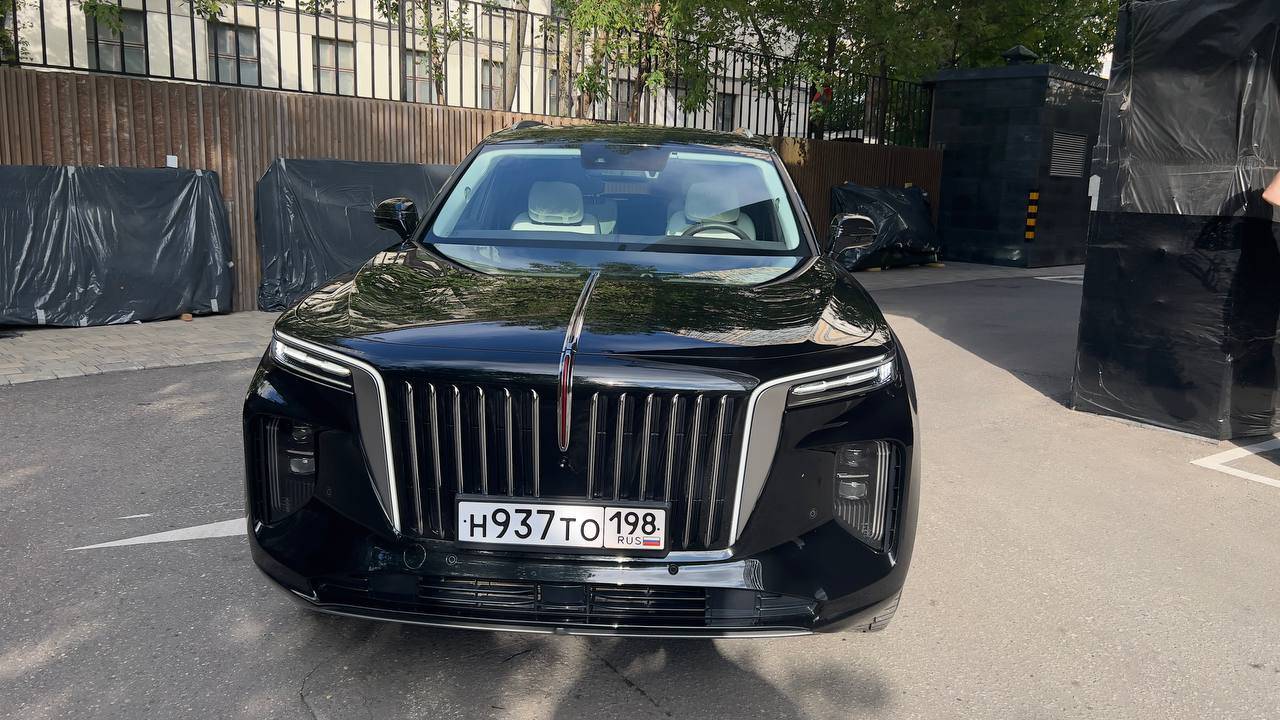 Hongqi E-HS9,  12 650 км, 2023 года в лизинг